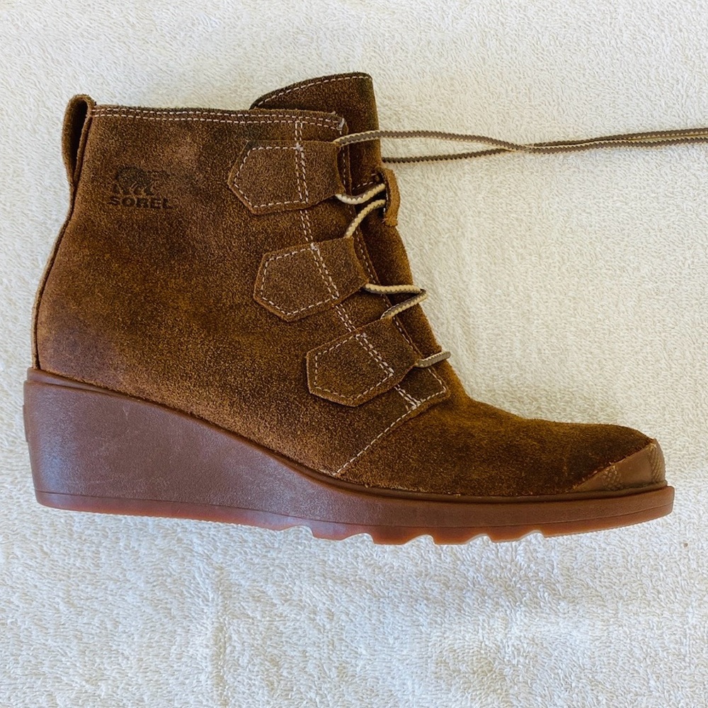 Sorel leather suede boots size 8